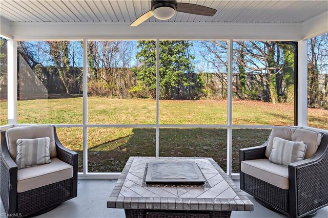 6732 Rollingwood Drive, Clemmons, NC 27012