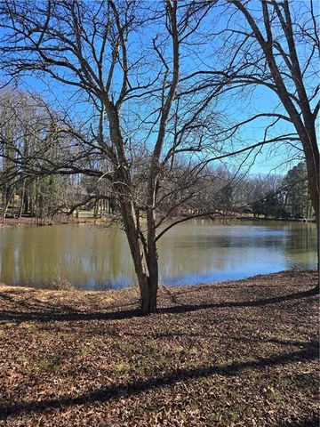 6732 Rollingwood Drive, Clemmons, NC 27012