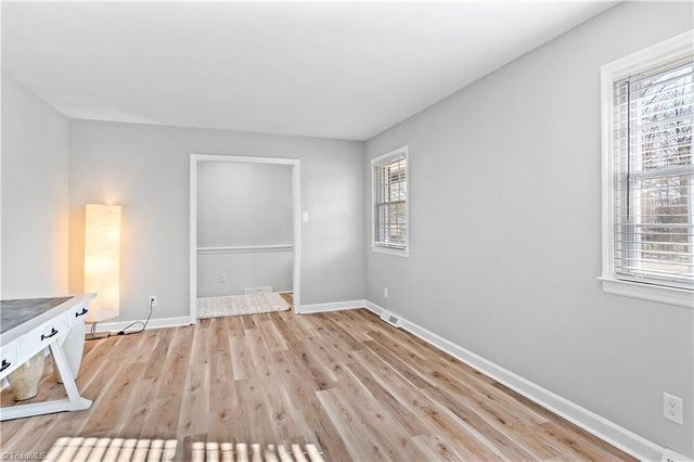 6732 Rollingwood Drive, Clemmons, NC 27012