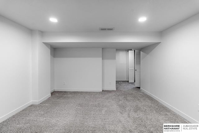 343 Highland Drive, Gretna, NE 68028