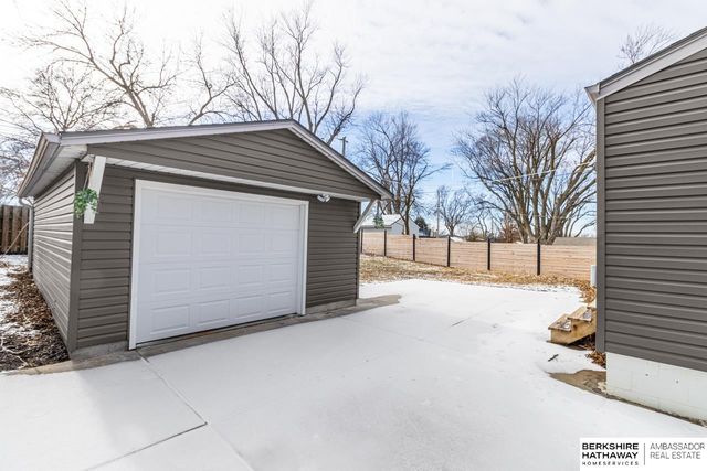 343 Highland Drive, Gretna, NE 68028