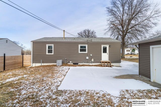 343 Highland Drive, Gretna, NE 68028