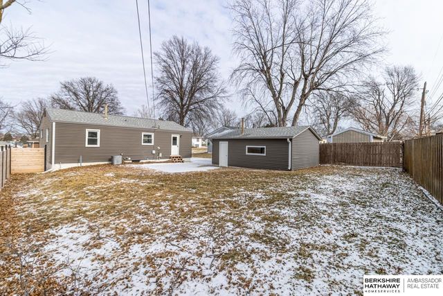 343 Highland Drive, Gretna, NE 68028