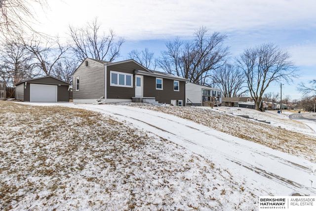 343 Highland Drive, Gretna, NE 68028