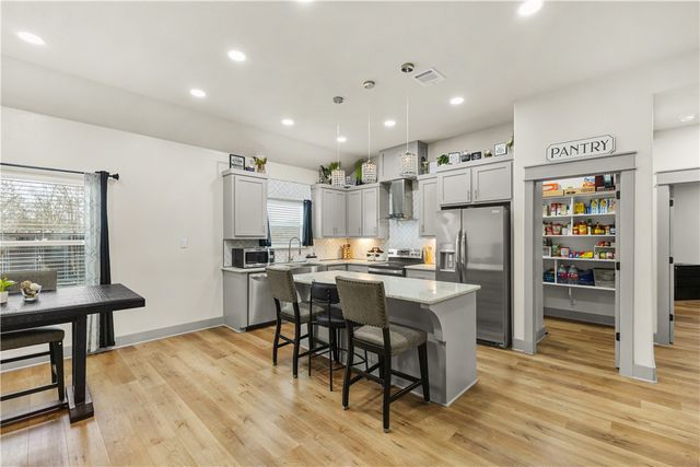 5012 Hickory Lane, College Station, TX 77845