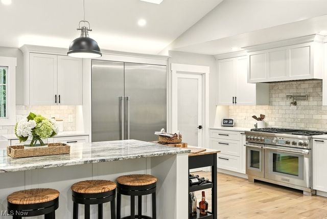 38080 Berkeley Avenue, Moreland Hills, OH 44022