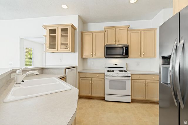12458 S TITHING POINT DR, Riverton, UT 84065