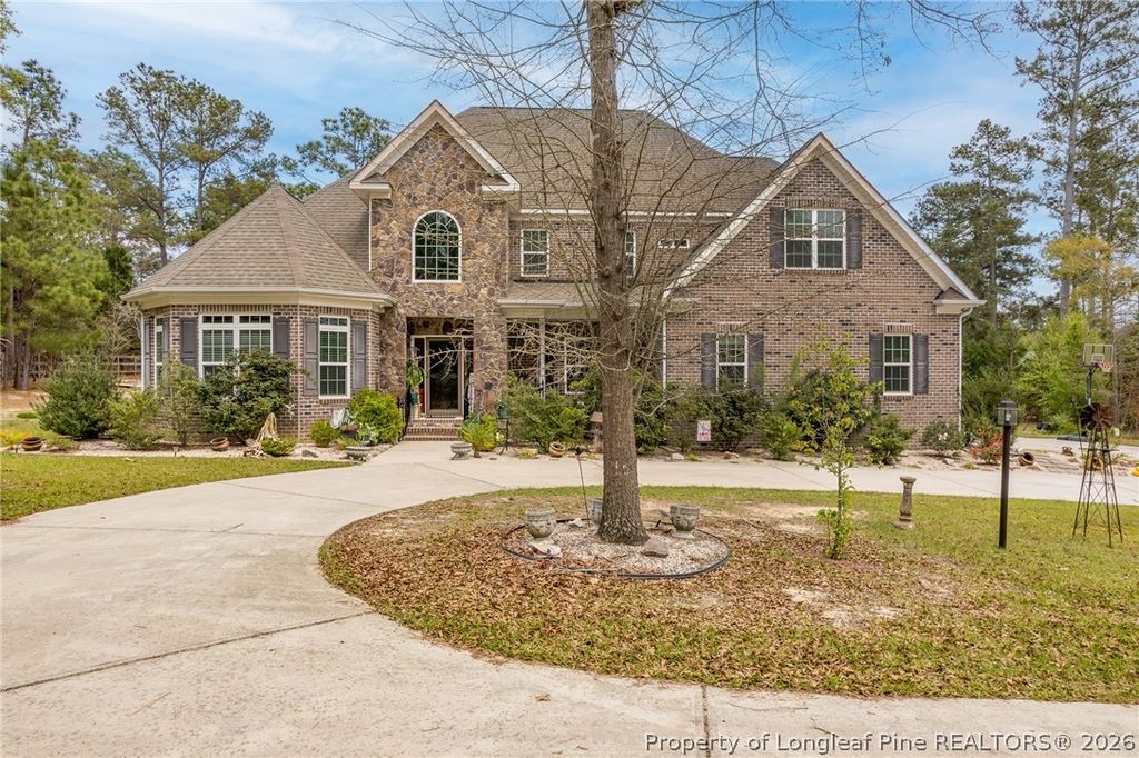 126 W Twelve Oaks Road, Raeford, NC 28376