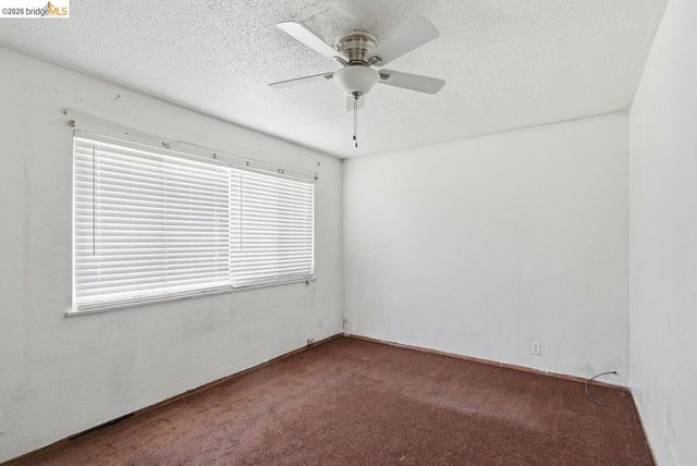933 41St St, Oakland, CA 94608