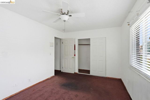 933 41St St, Oakland, CA 94608