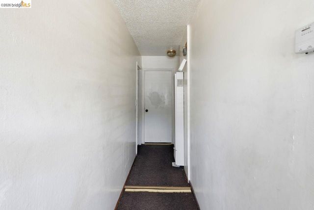 933 41St St, Oakland, CA 94608