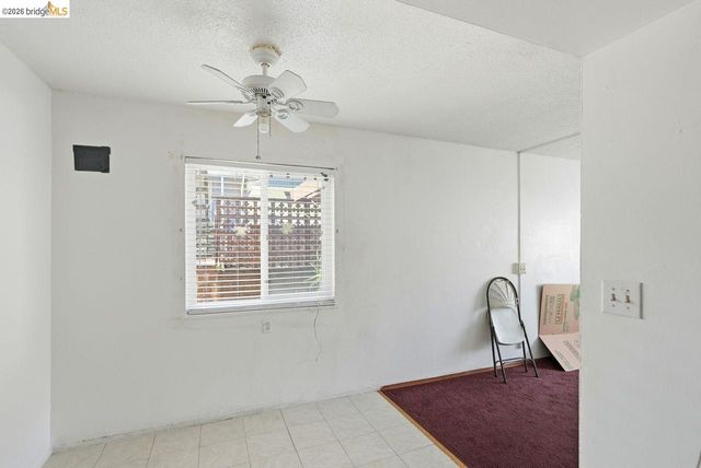933 41St St, Oakland, CA 94608