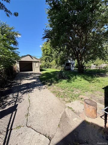19753 Westphalia Street, Detroit, MI 48205