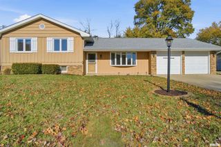 5805 W SIOUX Trail, Peoria, IL 61607