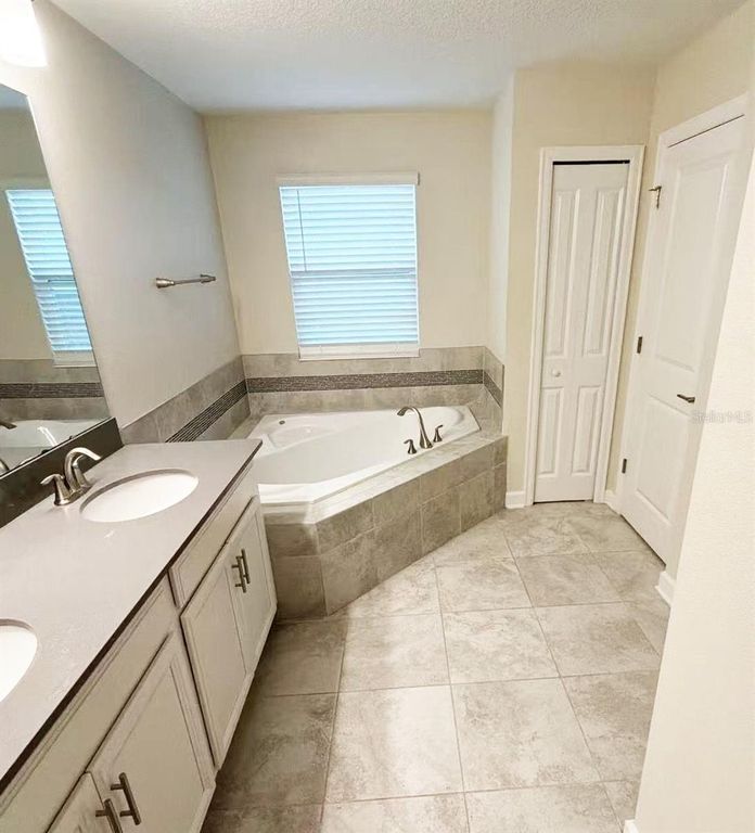 Image 13 of property listing at 11211 HISTORY AVENUE, Orlando, FL 32832