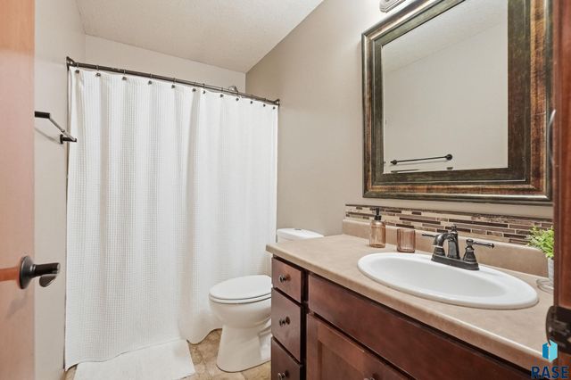 900 S Linden Ave Avenue, Harrisburg, SD 57032