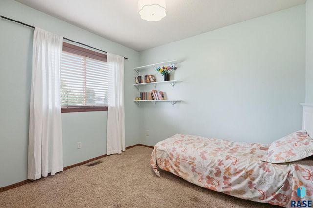 900 S Linden Ave Avenue, Harrisburg, SD 57032