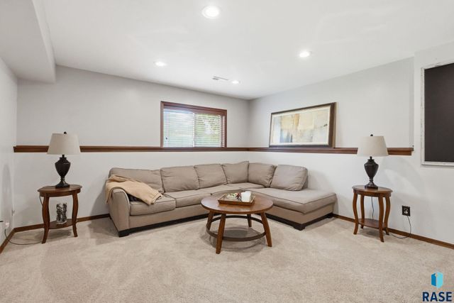 900 S Linden Ave Avenue, Harrisburg, SD 57032