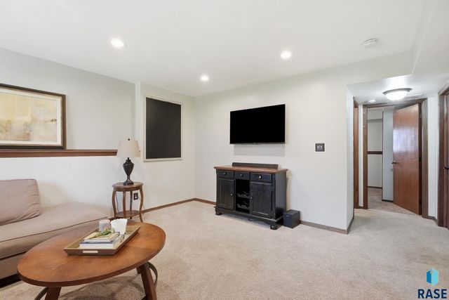 900 S Linden Ave Avenue, Harrisburg, SD 57032