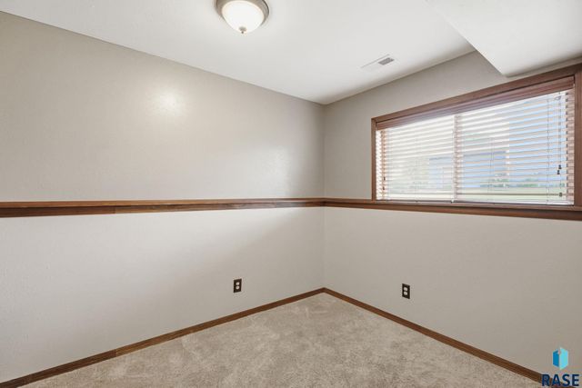 900 S Linden Ave Avenue, Harrisburg, SD 57032
