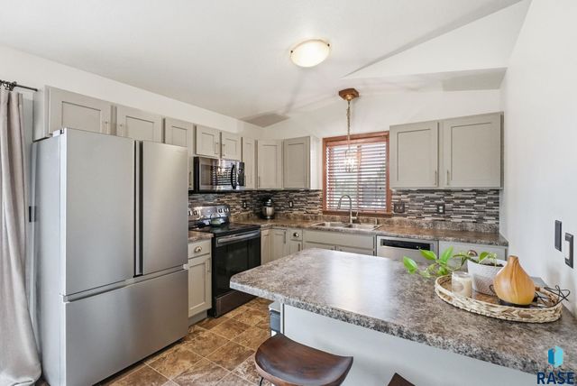 900 S Linden Ave Avenue, Harrisburg, SD 57032