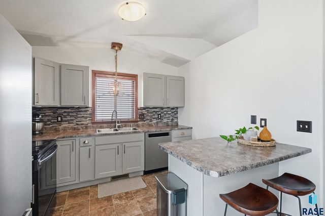 900 S Linden Ave Avenue, Harrisburg, SD 57032