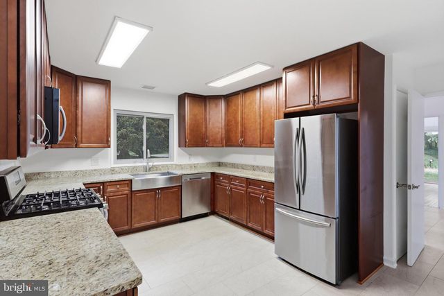 8804 MANSION FARM PL, Alexandria, VA 22309