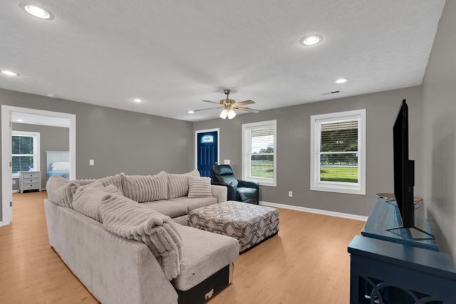 257 Whitaker Rd, Shelbyville, TN 37160