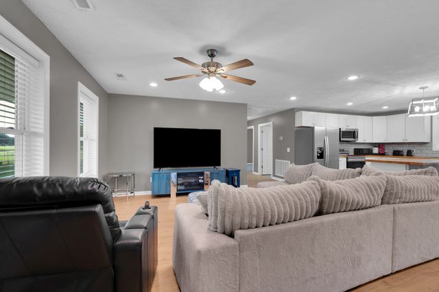257 Whitaker Rd, Shelbyville, TN 37160