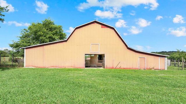 257 Whitaker Rd, Shelbyville, TN 37160
