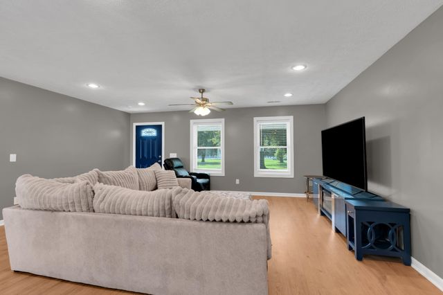 257 Whitaker Rd, Shelbyville, TN 37160