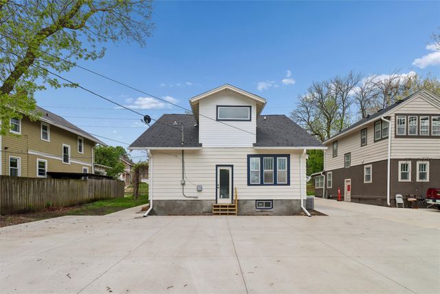 683 35th Street, Des Moines, IA 50312