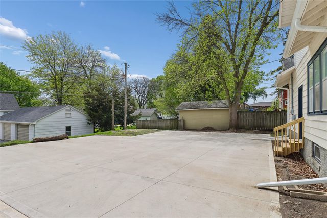 683 35th Street, Des Moines, IA 50312