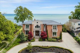 28908 Jefferson Avenue, St Clair Shores, MI 48081