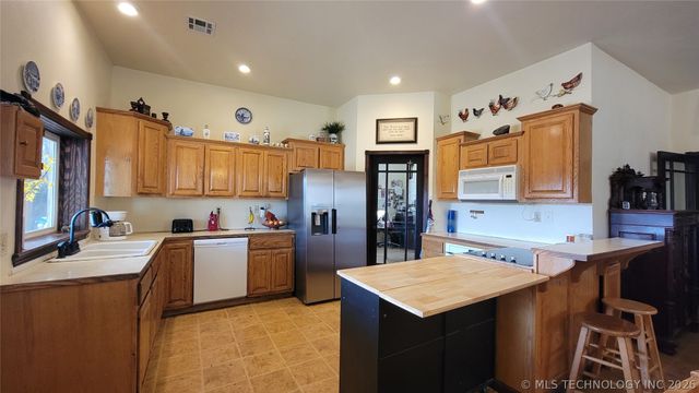 476298 E 791, Stilwell, OK 74960