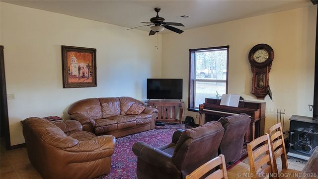476298 E 791, Stilwell, OK 74960