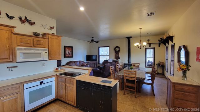 476298 E 791, Stilwell, OK 74960