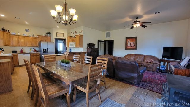 476298 E 791, Stilwell, OK 74960