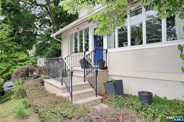 127 Howard Terrace, Leonia, NJ 07605