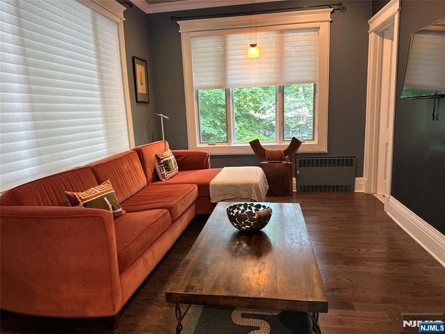 127 Howard Terrace, Leonia, NJ 07605