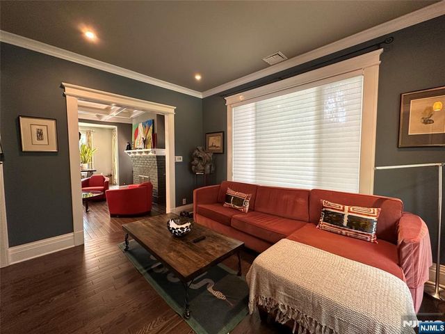 127 Howard Terrace, Leonia, NJ 07605