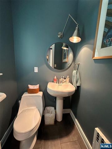 127 Howard Terrace, Leonia, NJ 07605