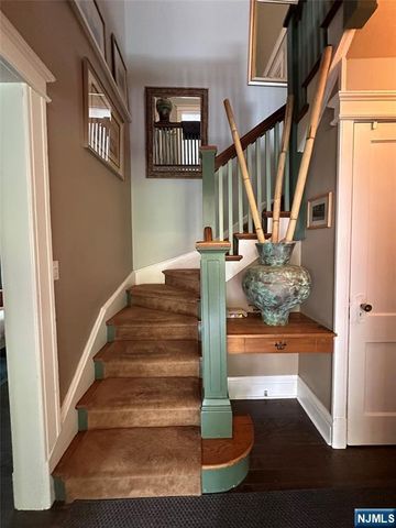 127 Howard Terrace, Leonia, NJ 07605