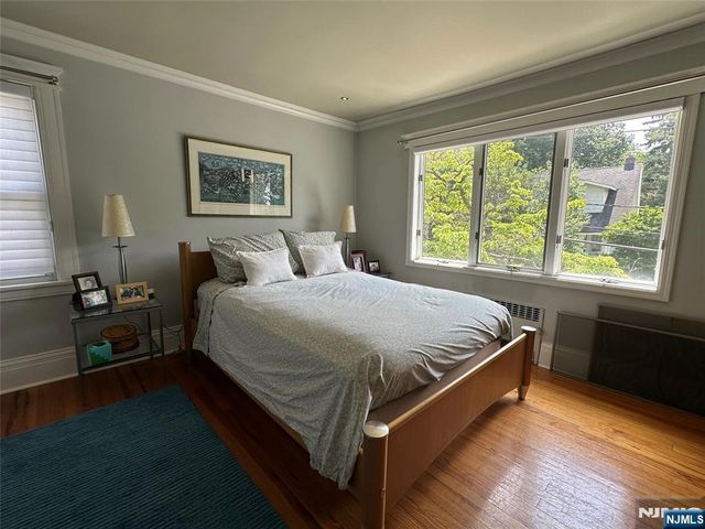 127 Howard Terrace, Leonia, NJ 07605