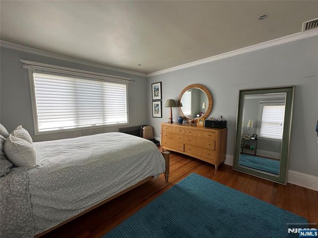 127 Howard Terrace, Leonia, NJ 07605