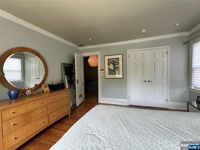 127 Howard Terrace, Leonia, NJ 07605