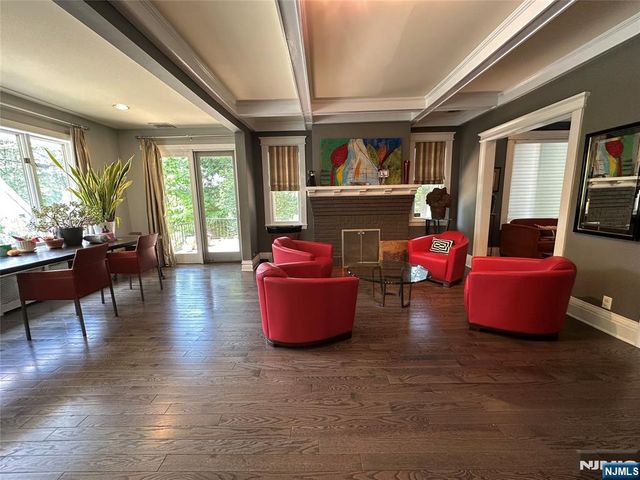 127 Howard Terrace, Leonia, NJ 07605