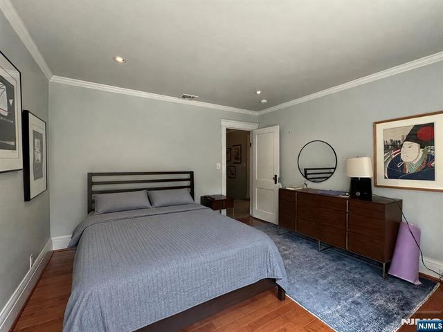 127 Howard Terrace, Leonia, NJ 07605