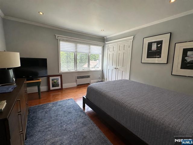 127 Howard Terrace, Leonia, NJ 07605