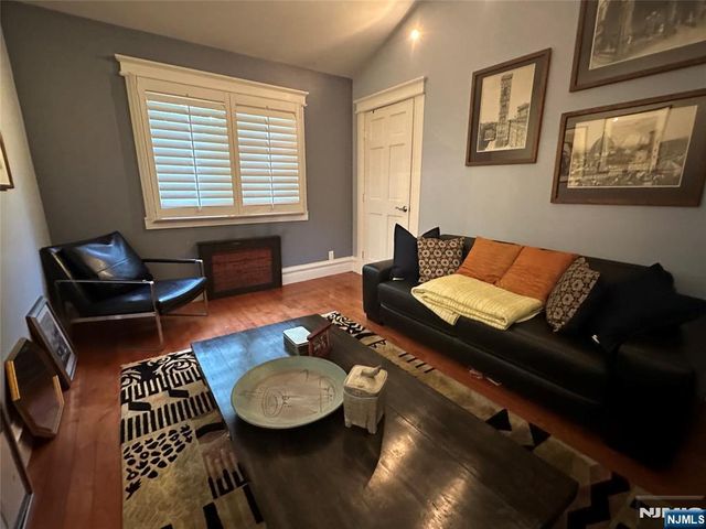 127 Howard Terrace, Leonia, NJ 07605